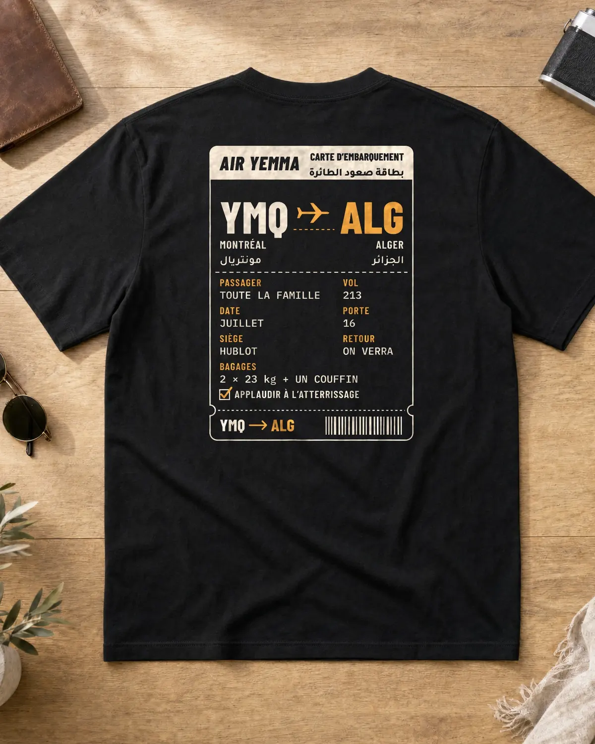T-shirt noir, dos : carte d'embarquement Air Yemma Montréal-Alger