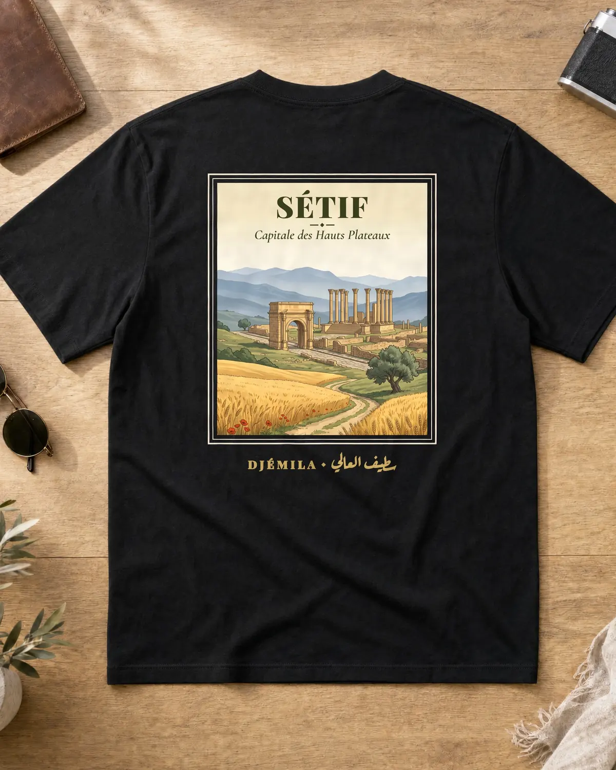T-shirt noir, dos : affiche de voyage Sétif, ruines de Djémila au-dessus des blés