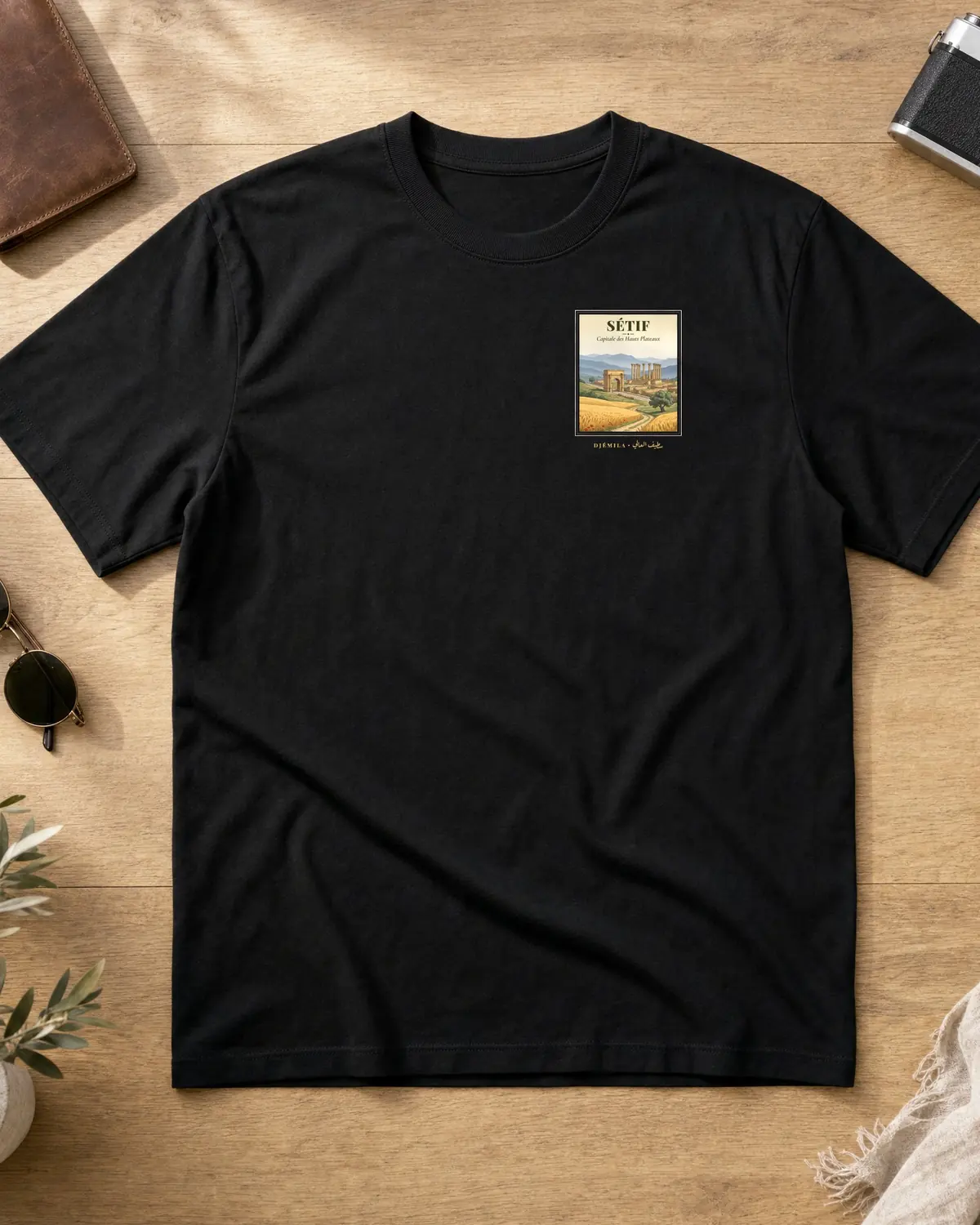 T-shirt noir, devant : petite affiche Sétif sur le cœur